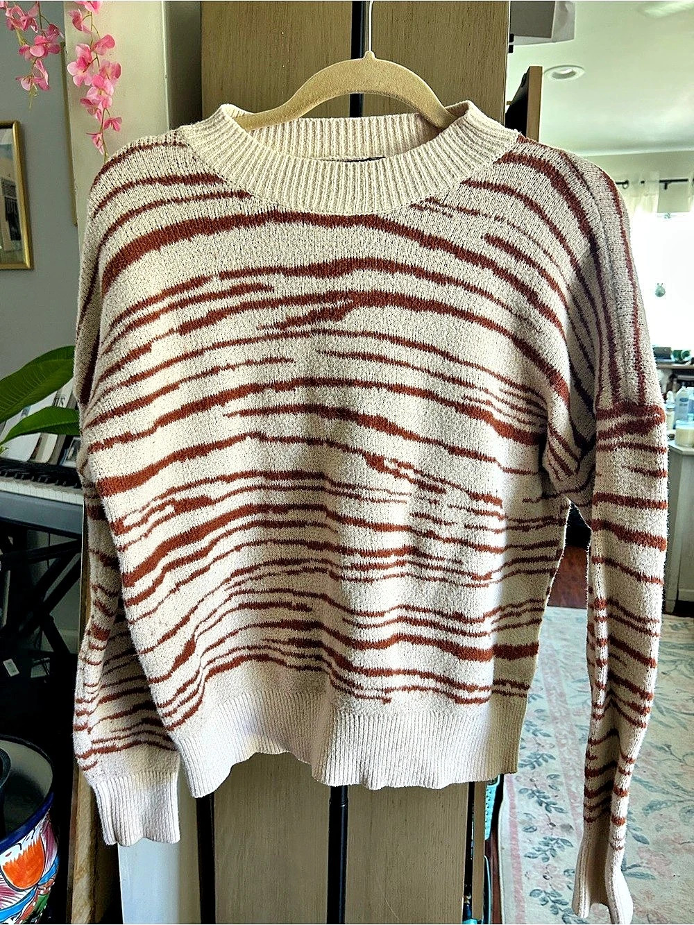Universal Thread Animal Print Sweater Size Medium Like New